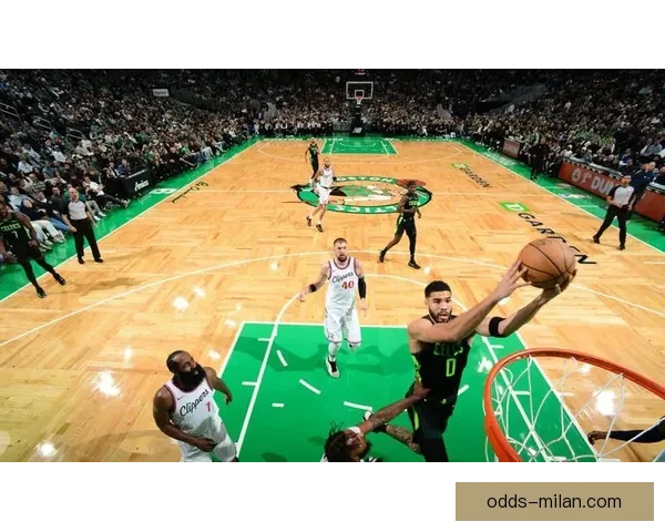 凯尔特人终结雷霆12连胜 布朗砍31分8篮板 亚历山大空砍33分